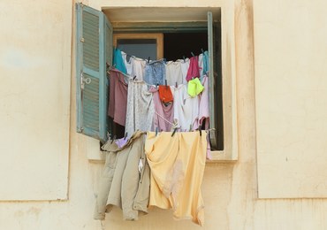 Rzym: Nawet 100 euro kary za wywieszanie prania w oknach
