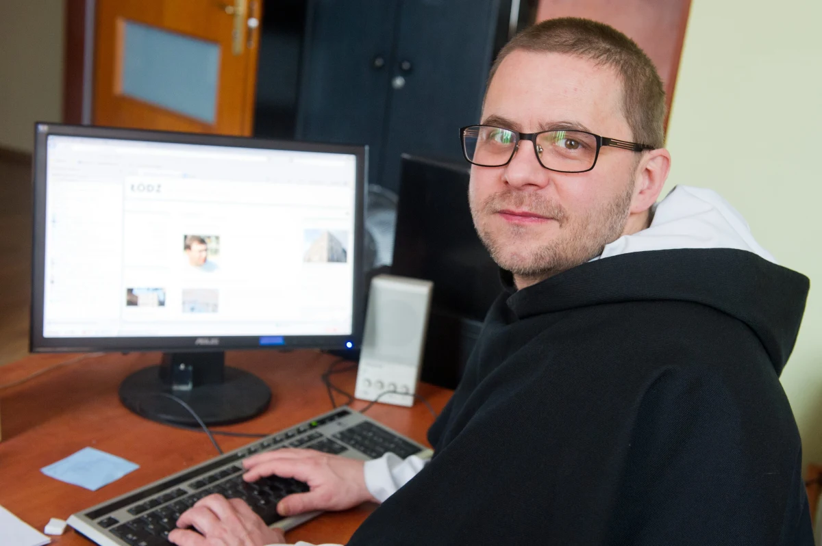 Prowincjał dominikanów o. Paweł Kozacki wydał oświadczenie dot. ostatnich wypowiedzi o. Pawła Gużyńskiego, który apelował o dymisję arcybiskupa Marka Jędraszewskiego po jego słowach o "tęczowej zarazie" i rozpoczął internetową akcję pisania listów w tej sprawie. "Podjąłem decyzję, by udał się on do jednego z klasztorów kontemplacyjnych na trzytygodniową pokutę" - napisał o. Kozacki. 