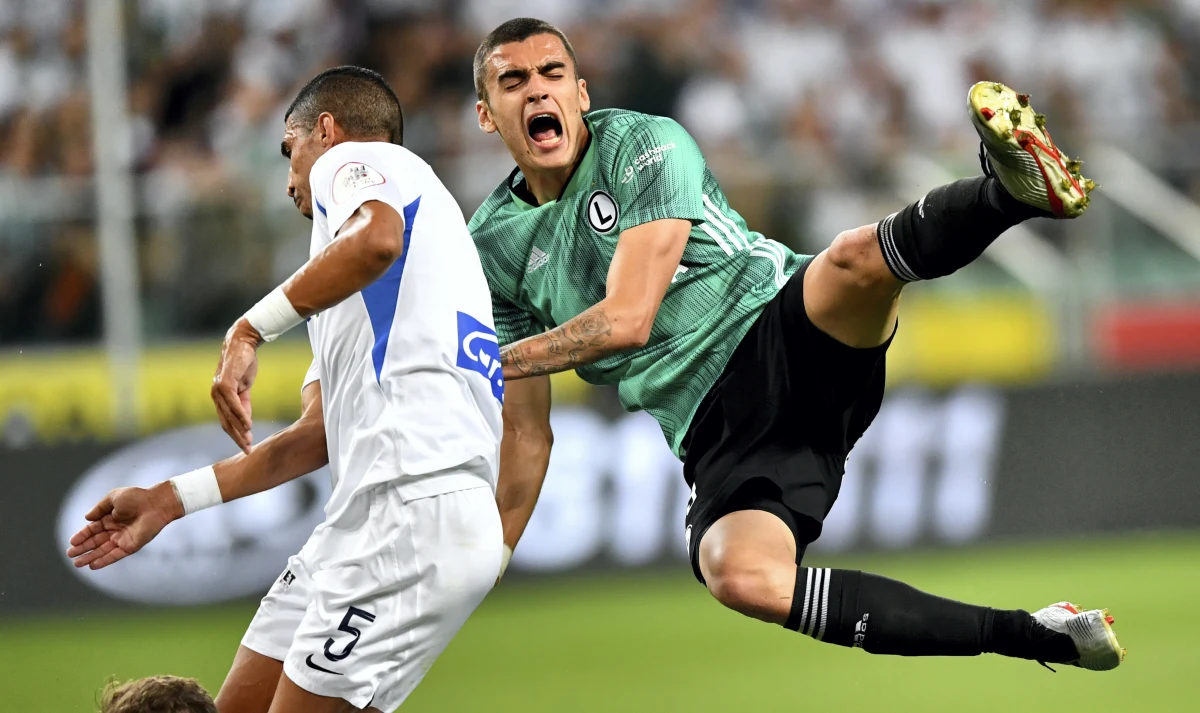 Piłkarze Legii Warszawa zremisowali u siebie z Atromitosem Ateny 0:0 w pierwszym meczu 3. rundy kwalifikacji Ligi Europy. Rewanż w środę w godz. 18.00 w Peristeri.