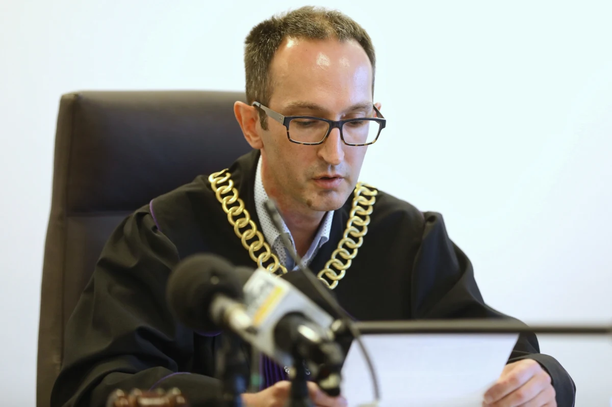 Europoseł Ryszard Czarnecki (PiS) musi przeprosić eurodeputowaną Różę Thun (PO) za porównanie jej do "szmalcowników" – orzekł w piątek Sąd Okręgowy w Warszawie. Wyrok nie jest prawomocny. Czarnecki po ogłoszeniu komentował "Nie zamierzam przepraszać".