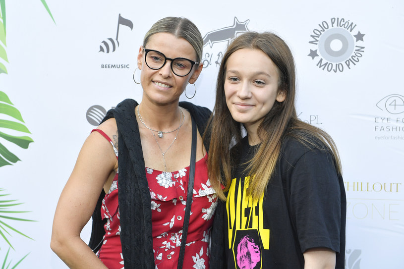Tancerka, choreografka i wokalistka Marta Wiśniewska (Mandaryna) opublikowała na Instagramie zdjęcie ze swoimi dziećmi z Michałem Wiśniewskim: Xavier i Fabienne mają dziś odpowiednio 17 i 16 lat.