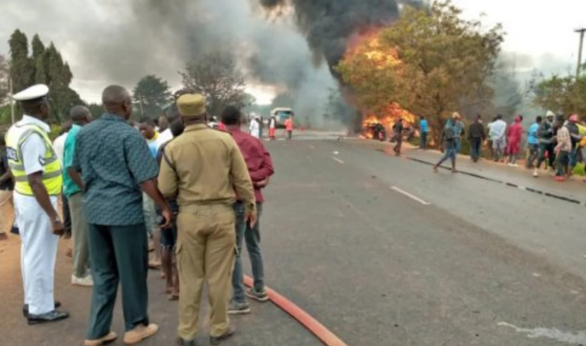 Co najmniej 57 osób zginęło, a 65 zostało rannych w wyniku wybuchu cysterny z ropą. Do eksplozji doszło w Morogoro, 200 km na zachód od stolicy Tanzanii, Dar es-Salam, gdy ludzie  ściągali paliwo z pojazdu, który uległ wypadkowi - podała państwowe radio TBC Taifa.