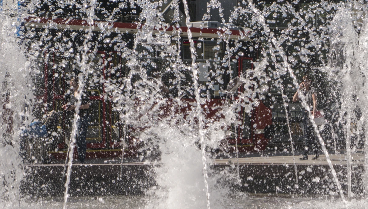 Ciało mężczyzny odnaleźli w miejskiej fontannie w Siemianowicach Śląskich policjanci. Trwa wyjaśnianie okoliczności jego śmierci.