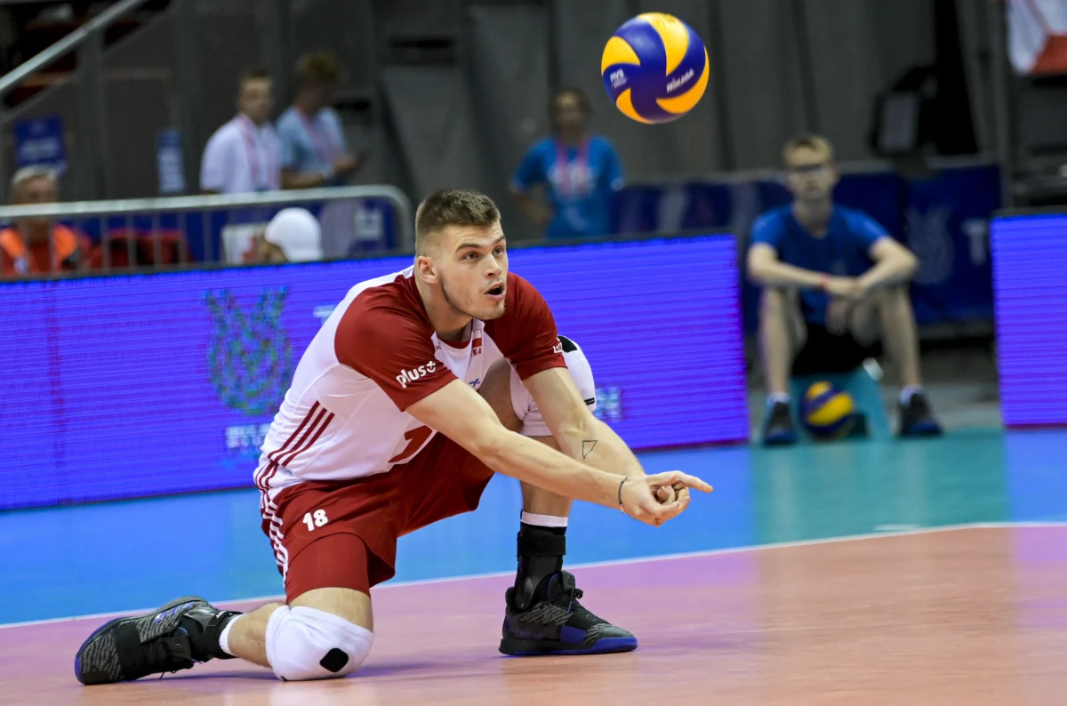 Reprezentacja Polski pokonała Francję 3:0 i tym samym jest bardzo blisko awansu na igrzyska olimpijskie w Tokio. „Wydaje mi się, że zrobiliśmy to, co należało zrobić. Zamknęliśmy usta tym, którzy w nas nie wierzyli” – powiedział po meczu przyjmujący kadry, Bartosz Kwolek.