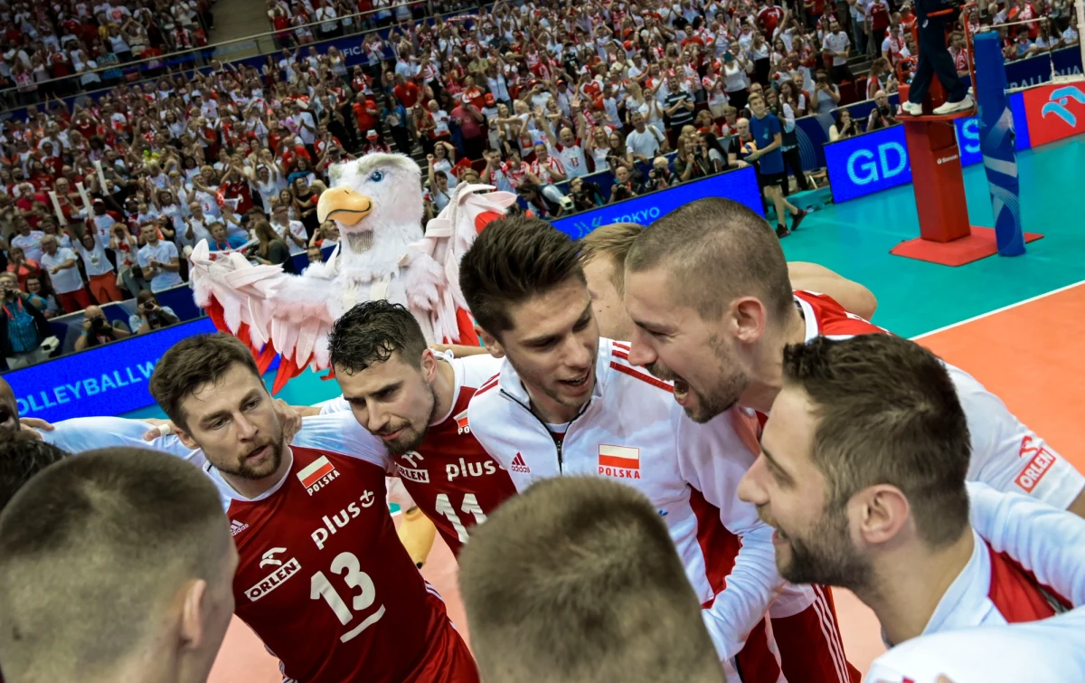 Polscy siatkarze zbliżyli się do awansu na igrzyska olimpijskie dzięki wygranej nad reprezentacja Francji. Po meczu z Trójkolorowymi podkreślali jednak, że by zdobyć bilety do Tokio, muszą wygrać chociaż seta w meczu ze Słowenią. "Nie zepsujemy tego, co sobie ciężko wywalczyliśmy" – zapewnił Mateusz Bieniek.