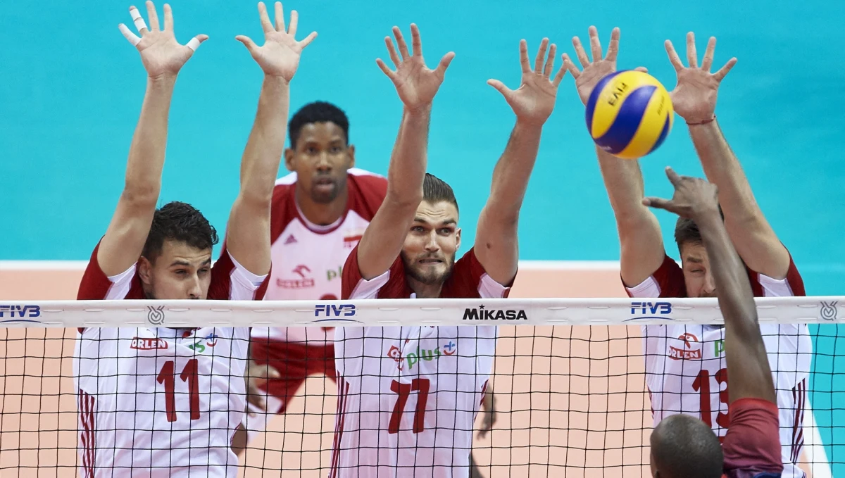 Polscy siatkarze muszą wygrać seta w meczu ze Słoweńcami w interkontynentalnym turnieju kwalifikacyjnym do igrzysk, by wywalczyć bilet do Tokio. Spotkanie tych drużyn w Gdańsku rozpocznie się o godz. 15, a trzy godziny wcześniej Francuzi zagrają z Tunezyjczykami.