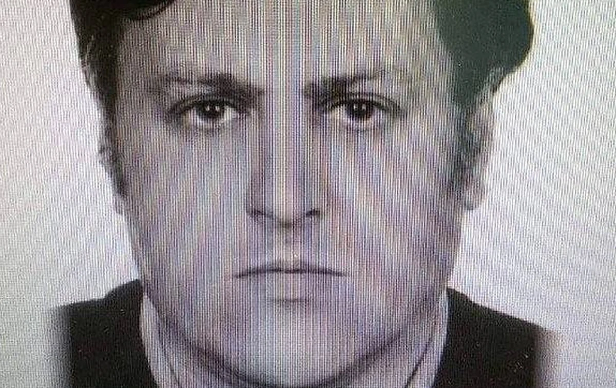 Policjanci z Biłgoraja na Lubelszczyźnie wznowili poszukiwania chorego psychicznie 42-latka, który wczoraj uzbrojony w siekierę i widły uciekł przed funkcjonariuszami do lasu. Mimo użycia dronów od wczoraj wciąż nie udało się go odnaleźć. Mężczyzna jest bardzo niebezpieczny. Ma przy sobie również agresywnego psa - owczarka niemieckiego. 