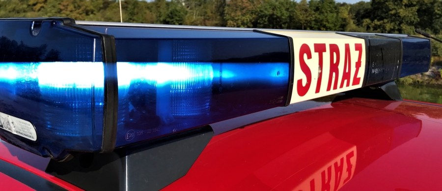 W Białymstoku doszło do rozszczelnienia cysterny z łatwopalną substancją. Strażacy zabezpieczyli miejsce zdarzenia. Trwa przepompowywanie substancji do sprawnej cysterny.