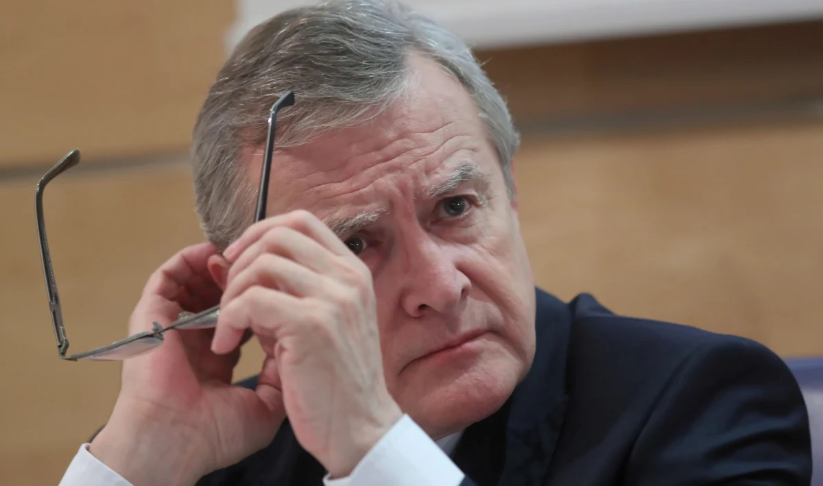 "W Polsce nie nastąpiła pełna, realna zmiana polityczna w 1989 roku" – stwierdził w rozmowie z tygodnikiem "Wprost" minister kultury Piotr Gliński. "Nie zbudowaliśmy demokracji, tylko półdemokrację, system chory z założenia, który nie rozliczył się z przeszłością" - dodał. 