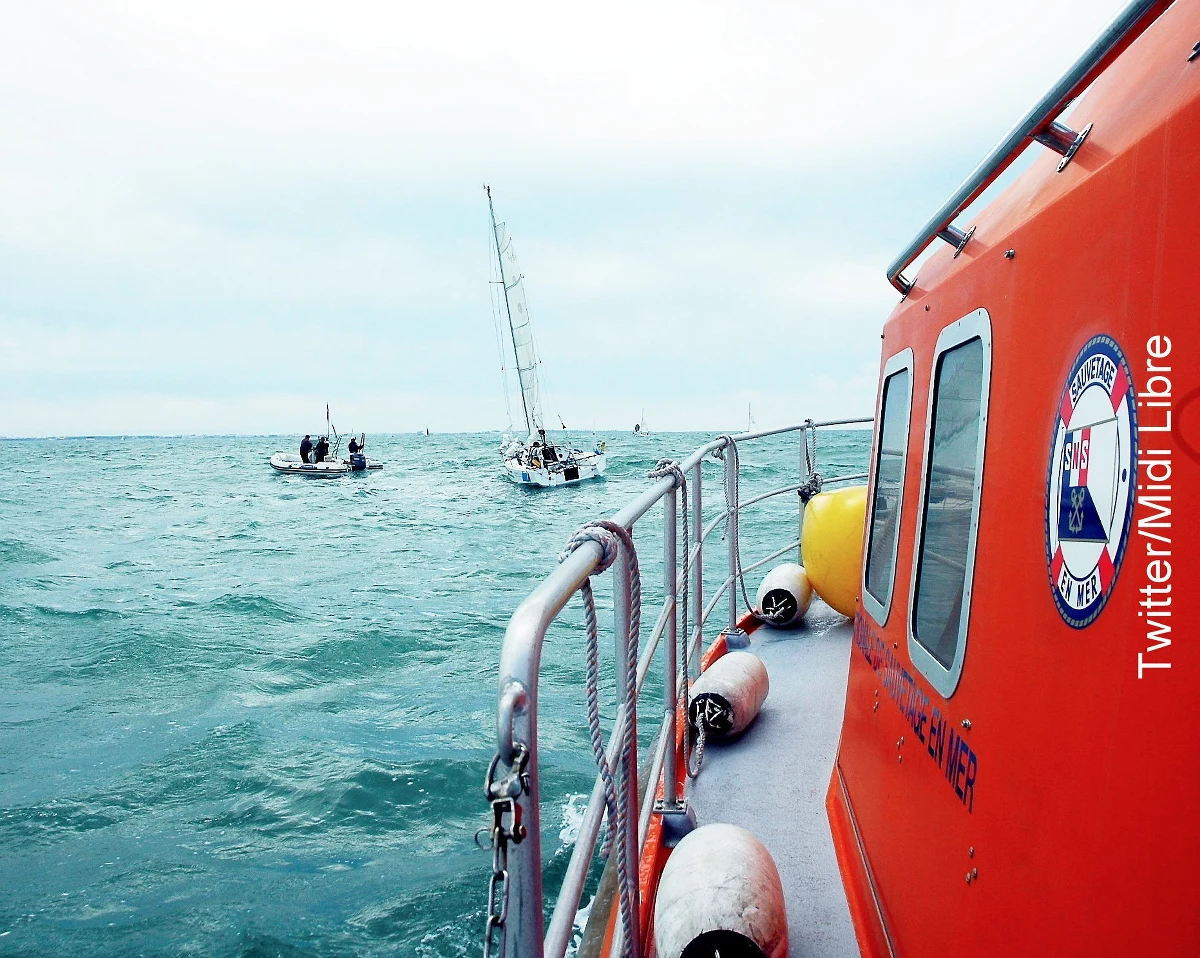Łódź turystyczna z sześcioma osobami na pokładzie wywróciła się w poniedziałek po południu w odległości 800 m od brzegu w Agon-Coutainville na kanale La Manche. U trojga dzieci doszło do zatrzymania akcji serca i nie udało się ich uratować. Dorosłym nic się nie stało.