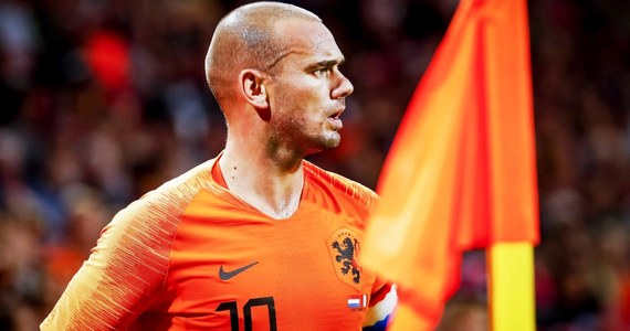 Wesley Sneijder to kolejny holenderski piłkarz, który postanowił zakończyć piłkarską karierę. Dołączył w ten sposób do swoich kolegów z boiska – Arjena Robbena i Robina van Persiego.