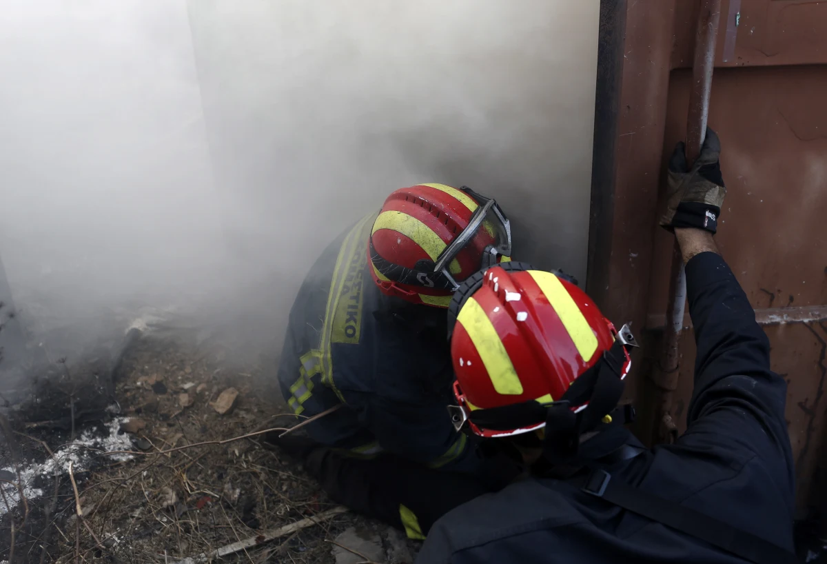 Z licznymi pożarami lasów wzmaganymi silnym wiatrem walczy we wtorek około 120 strażaków na greckiej wyspie Eubea - pisze agencja Reutera. W ostatnich trzech dniach w całej Grecji straż pożarną wzywano w sumie do 182 pożarów.