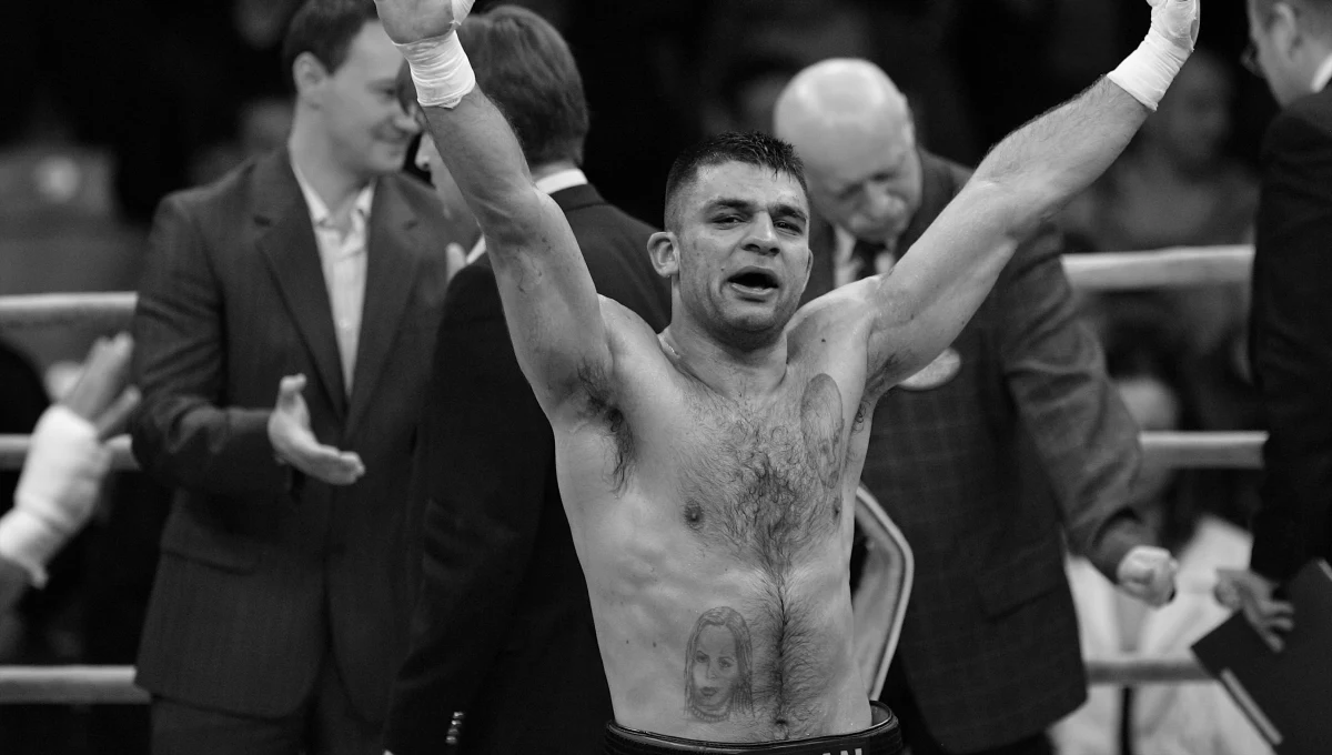 Dawid Kostecki miał wielu wrogów w zakładach karnych, w których odbywał wyrok – pisze „Rzeczpospolita”. Jak informuje gazeta, bokser miał być zastraszany przez liczne środowiska.