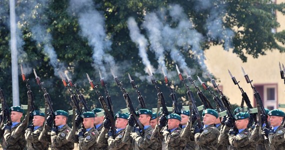 Od początku lat 90. ubiegłego wieku konsekwentnie głoszę i wprowadzam w życie koncepcję radosnego świętowania rocznic, które powinny kojarzyć się Polakom głównie z chwałą, a nie tylko z martyrologią.