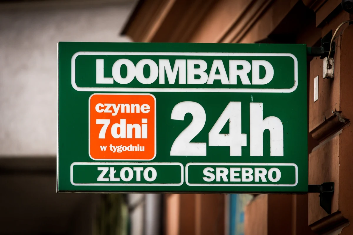 21-latka ze Świątnik Górnych (Małopolskie) ukradła matce biżuterię i laptopa, które następnie sprzedała w lombardzie. O podejrzeniach wobec córki poinformowała policję jej 47-letnia matka. Dziewczynie, która już usłyszała zarzuty kradzieży, grozi do pięciu lat więzienia.