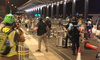 Starcia protestujących z policją na lotnisku w Hong Kongu