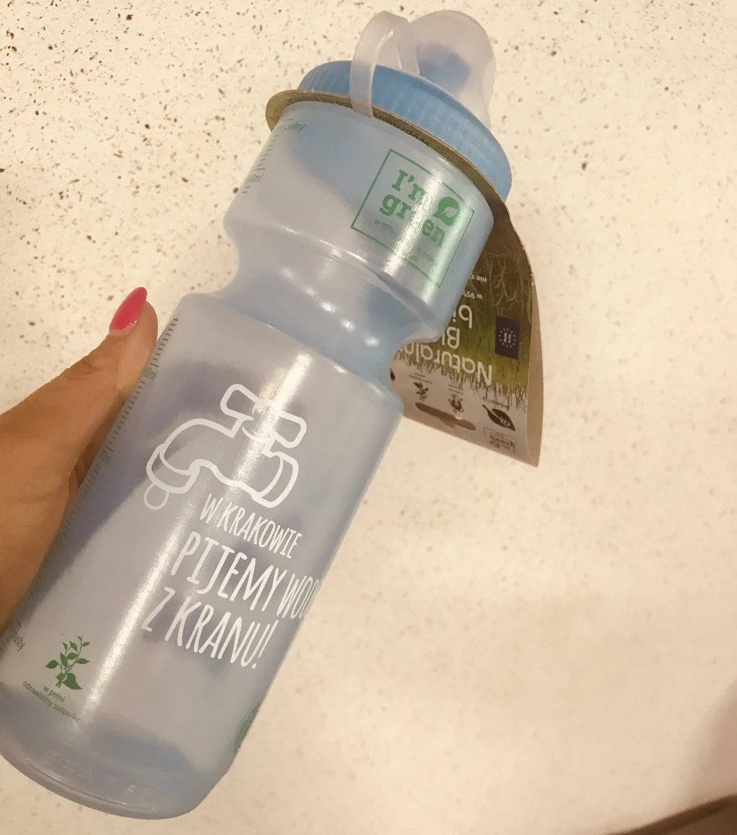 Drugiego dnia rozpoczynającego się w najbliższą niedzielę Kraków International Green Film Festival królować będzie woda. I to nie tyko podczas pokazów filmowych, ale także w czasie warsztatów. Będzie też mieli okazję odebrać ekologiczny bidon. Jest jednak warunek - trzeba przynieść 10 butelek PET. Akcję "Oddaj plastik – odbierz bidon" wspierają krakowskie wodociągi.