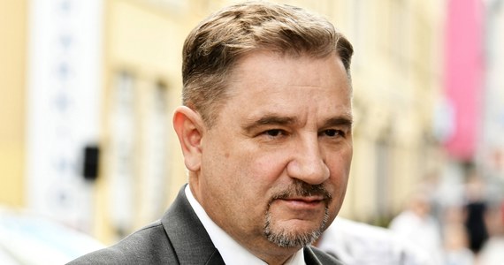 Lider "Solidarności" Piotr Duda napisał list z wyrazami wsparcia dla metropolity krakowskiego arcybiskupa Marka Jędraszewskiego. Dokument został opublikowany w "Naszym Dzienniku". Duda podziękował arcybiskupowi Jędraszewskiemu "za odważne i prawdziwe słowa oceniające szerzącą się w naszym kraju ideologię LGBT+". "To było niezwykle ważne i potrzebne świadectwo" - podkreślił.