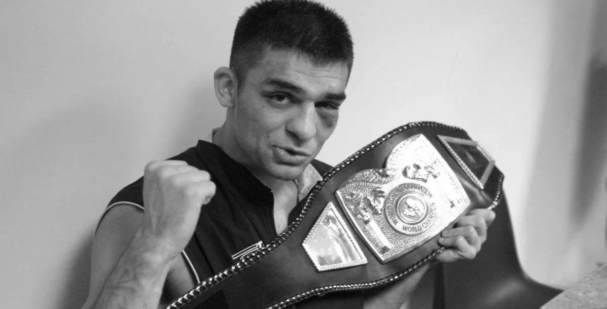 Pełnomocnicy rodziny Dawida Kosteckiego – adwokaci Roman Giertych i Jacek Dubois – wystosowali ponowny apel do Ministra Sprawiedliwości-Prokuratora Generalnego, w którym proszą o "wyjaśnienie rzeczywistej przyczyny śmierci Dawida Kosteckiego". "Po ponownej analizie dostępnych materiałów, oględzinach ciała zmarłego oraz konsultacji z lekarzami uważamy, że ślady ujawnione na ciele zmarłego Dawida Kosteckiego mogły powstać podczas walki, a zatem wskazują na udział osób trzecich w zdarzeniu” - podkreślają.