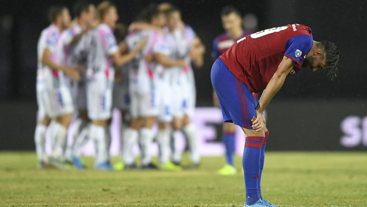 Ricky van Wolfswinkel, piłkarz FC Basel, ma tętniaka mózgu. Lekarze odkryli to robiąc mu badania po urazie, którego doznał podczas meczu el. Ligi Mistrzów z LASK Linz – pisze Onet.