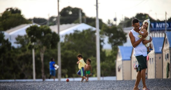 Minister spraw wewnętrznych Niemiec Horst Seehofer zagroził odbieraniem statusu uchodźcy i deportacjami migrantom, którzy jeżdżą na urlop do Syrii. Udzielanie takim osobom ochrony międzynarodowej nie ma uzasadnienia - oświadczył polityk bawarskiej CSU.