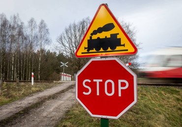 Wjechali na rowerach pod pociąg. Nie żyje kobieta i dwójka dzieci