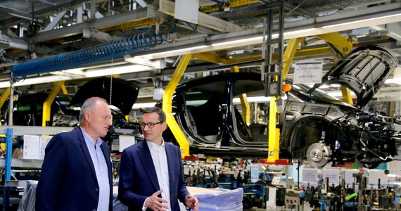 ​W Gliwicach powstaje nowy zakład Opel Manufacturing Poland, który zapewni minimum 300 nowych miejsc pracy - poinformował w poniedziałek w Gliwicach premier Mateusz Morawiecki. Nowe miejsca pracy i nowe inwestycje w wysokości ponad 1 mld zł to wielka obietnica dla regionu - dodał.