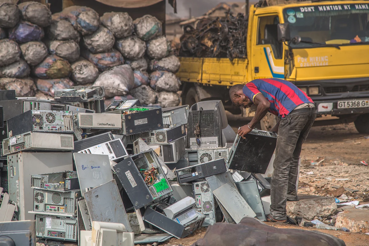 Jednorazowy plastik jako jeden z największych problemów współczesnego świata. Temu problemowi organizatorzy festiwalu postanowili poświęcić jeden dzień. Przekonamy się, jak z problemem plastiku radzą i nie radzą sobie w takich krajach jak Anglia, Włochy, Niemcy i USA. Będzie mowa również o recyklingu. Kolejny dzień Green Film Festiwal, to też projekcie filmów „Straws” i „Welcome to Sodom”.