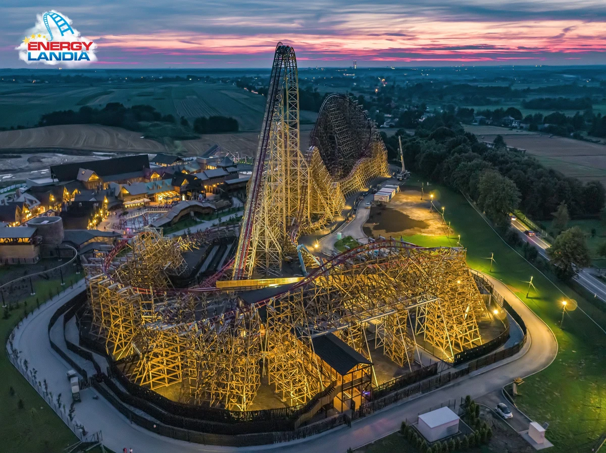 Już w ten czwartek otwarcie najnowszej atrakcji Parku Rozrywki Energylandia w Zatorze. Chodzi o kolejkę wykonaną z drewna. Konstrukcja ta to już 15. rollercoaster zatorskiego parku. Kolejna, która bije rekord! 