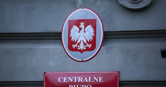 Centralne Biuro Antykorupcyjne zatrzymało osiem osób podejrzewanych o oszustwa podatkowe przy wykorzystaniu funduszu inwestycyjnego. Wśród zatrzymanych jest dwóch przedstawicieli kancelarii podatkowej i trzy osoby powiązane z funduszem inwestycyjnym. ​Trzy pozostałe osoby to przedsiębiorcy z Piotrkowa Trybunalskiego.