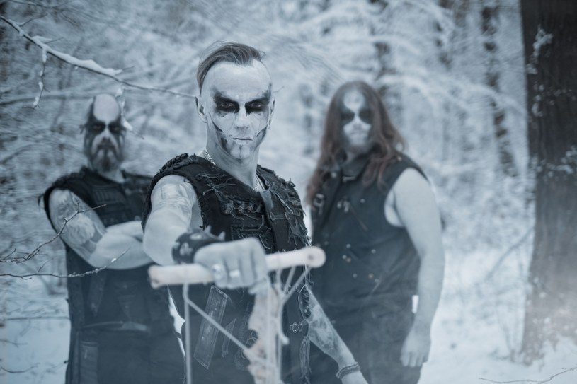 Pochodzący z Opola melodic black/death metalowy zespół Devilish Impressions prezentuje lyric video do utworu "Interregnvm". To zapowiedź nowej EP-ki "Postmortem Whispering Crows", która będzie miała premierę 13 września.