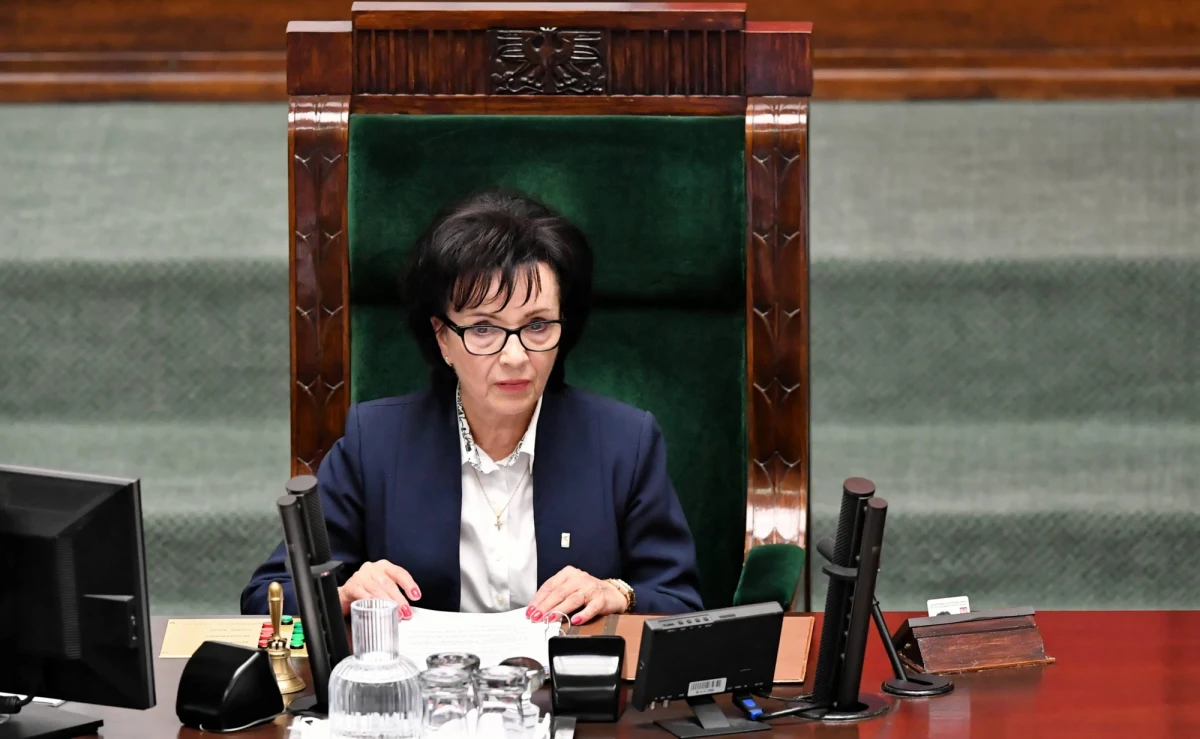 Marszałek Sejmu Elżbieta Witek zapowiedziała w środę, że z decyzją ws. publikacji list poparcia dla kandydatów do Krajowej Rady Sądownictwa poczeka do wyroku Trybunału Konstytucyjnego.
