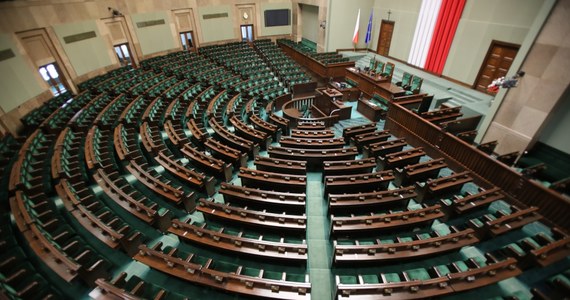 Gdyby wybory do Sejmu odbyły się w sierpniu, 38 proc. badanych deklarujących udział w nich poparłoby Prawo I Sprawiedliwość – wynika z sondażu Kantar. 26 proc. poparłoby Koalicję Obywatelską. 
