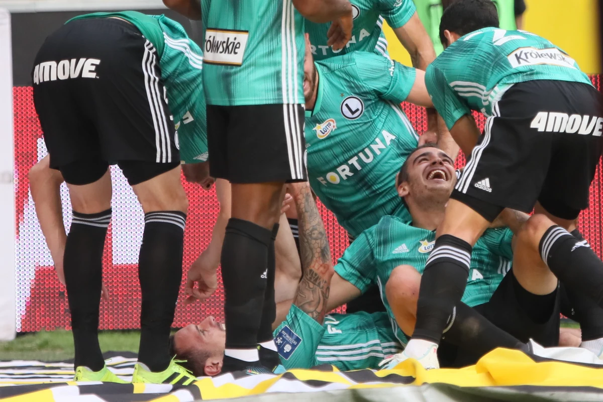 Legia Warszawa o 20:00 zagra na własnym stadionie ze szkockim Glasgow Rangers w ramach 4. rundy eliminacji Ligi Europy. Rywale Legii to drużyna, która sukcesywnie odbudowuje się po bankructwie, do którego doszło w 2012 roku. Mieliśmy dla was dwa podwójne zaproszenia na wieczorny mecz.