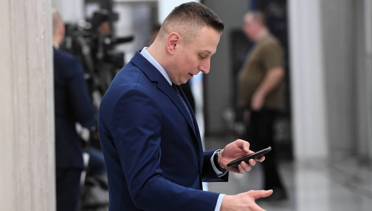 Aferę Łukasza Piebiaka trzeba przykryć czymś na Brejzę. Robi się pokazówkę, uruchamia się aparat szczucia, nienawiści i hejtu dla odwrócenia uwagi od wielkiej afery rządu PiS - ocenił poseł PO-KO Krzysztof Brejza. 