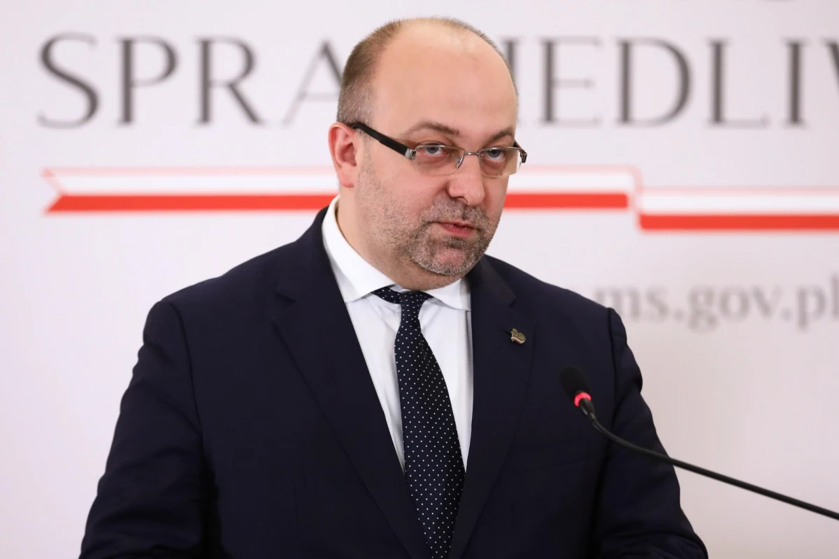 "Odnotowaliśmy z zaniepokojeniem sprawę opisaną w mediach. Nie będziemy tego komentować. Jednak śledzimy sprawę z bliska" – tak rzecznik Komisji Europejskiej odniósł się - w pisemnym oświadczeniu przekazanym korespondentce RMF FM w Brukseli - do sprawy Łukasza Piebiaka. Wiceminister miał sterować internetową nagonką na sędziów sprzeciwiających się zmianom w wymiarze sprawiedliwości.