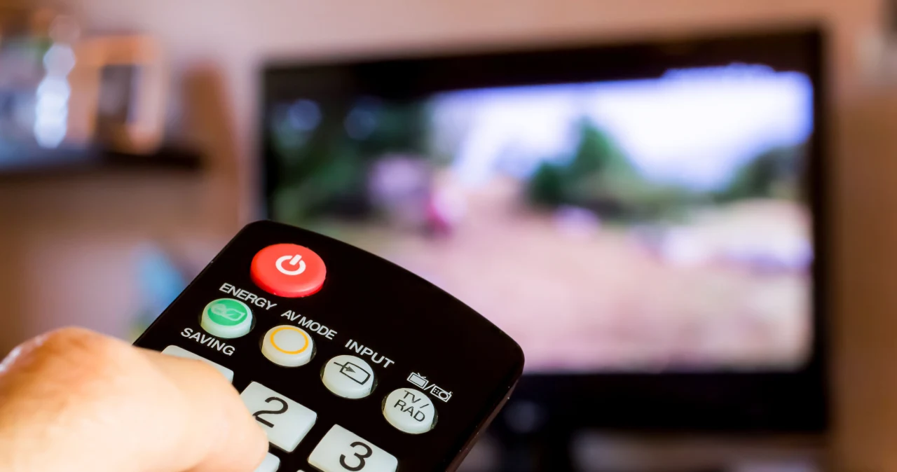Jak wyszukać kanały w telewizorze, a potem ustawić je po kolei