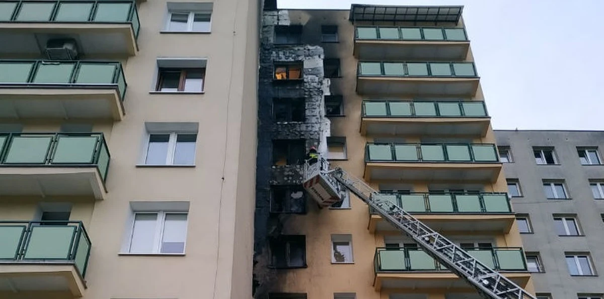 Prokuratura Okręgowa Warszawa-Praga wszczęła śledztwo w sprawie pożaru bloku na Bródnie w Warszawie. "W sprawie został powołany biegły z zakresu pożarnictwa, który ustali jego przyczynę. Byli i są przesłuchiwani świadkowie" - przekazał rzecznik prokuratury Marcin Saduś.