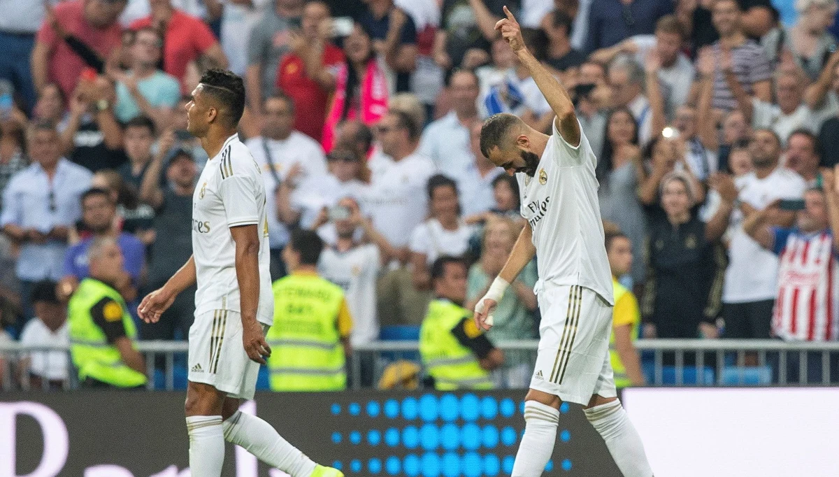 Real Madryt niespodziewanie tylko zremisował przed własną publicznością z Realem Valladolid 1:1 w 2. kolejce hiszpańskiej ekstraklasy piłkarskiej. Obie bramki zostały zdobyte w końcowych fragmentach spotkania.