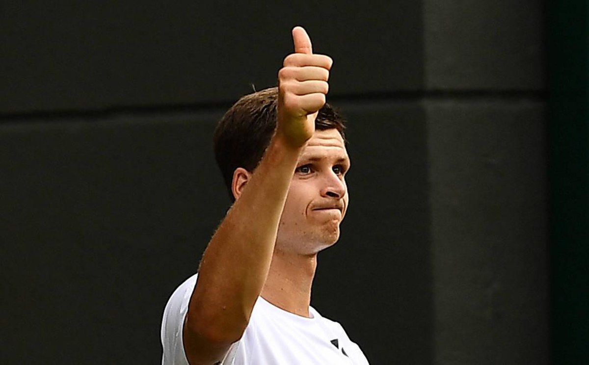 Hubert Hurkacz odniósł życiowy sukces zwyciężając w turnieju ATP w amerykańskim Winston-Salem. 22-letni polski tenisista w finale pokonał Francuza Benoit Paire'a 6:3, 3:6, 6:3.