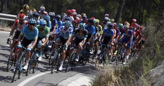 Kolumbijczyk Nairo Quintana (Movistar) wygrał drugi etap kolarskiego wyścigu Vuelta a Espana z Benidorm do Calpe (199,6 km). Nowym liderem został drugi na mecie Irlandczyk Nicolas Roche (Sunweb). Rafał Majka (Bora-hansgrohe) finiszował na 18. pozycji i jest dziesiąty.