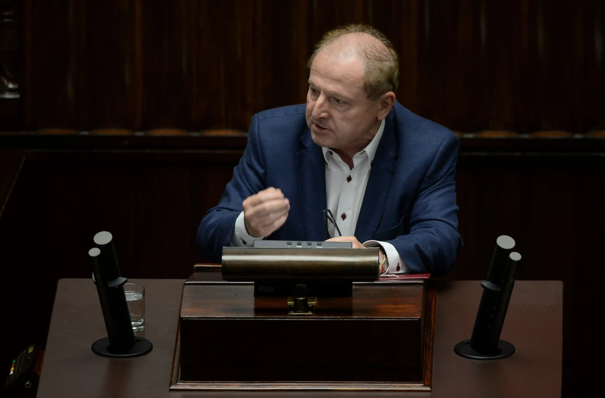 Tadeusz Iwiński – polityk, który przez wiele lat zasiadał w Sejmie jako reprezentant Sojuszu Lewicy Demokratycznej - napisał list otwarty do lidera tej formacji – Włodzimierza Czarzastego. "Szczerze mówiąc nie pojmuję dość arbitralnie podjętej decyzji uniemożliwiającej mi udział w wyborach i uważam ją za błędną" – napisał. "Skoro panuje niemal powszechna zgoda, że zbliżające się wybory są najważniejsze dla Polski od 30 lat, to musi bezwzględnie obowiązywać zasada: wszystkie ręce na pokład" – dodał. 