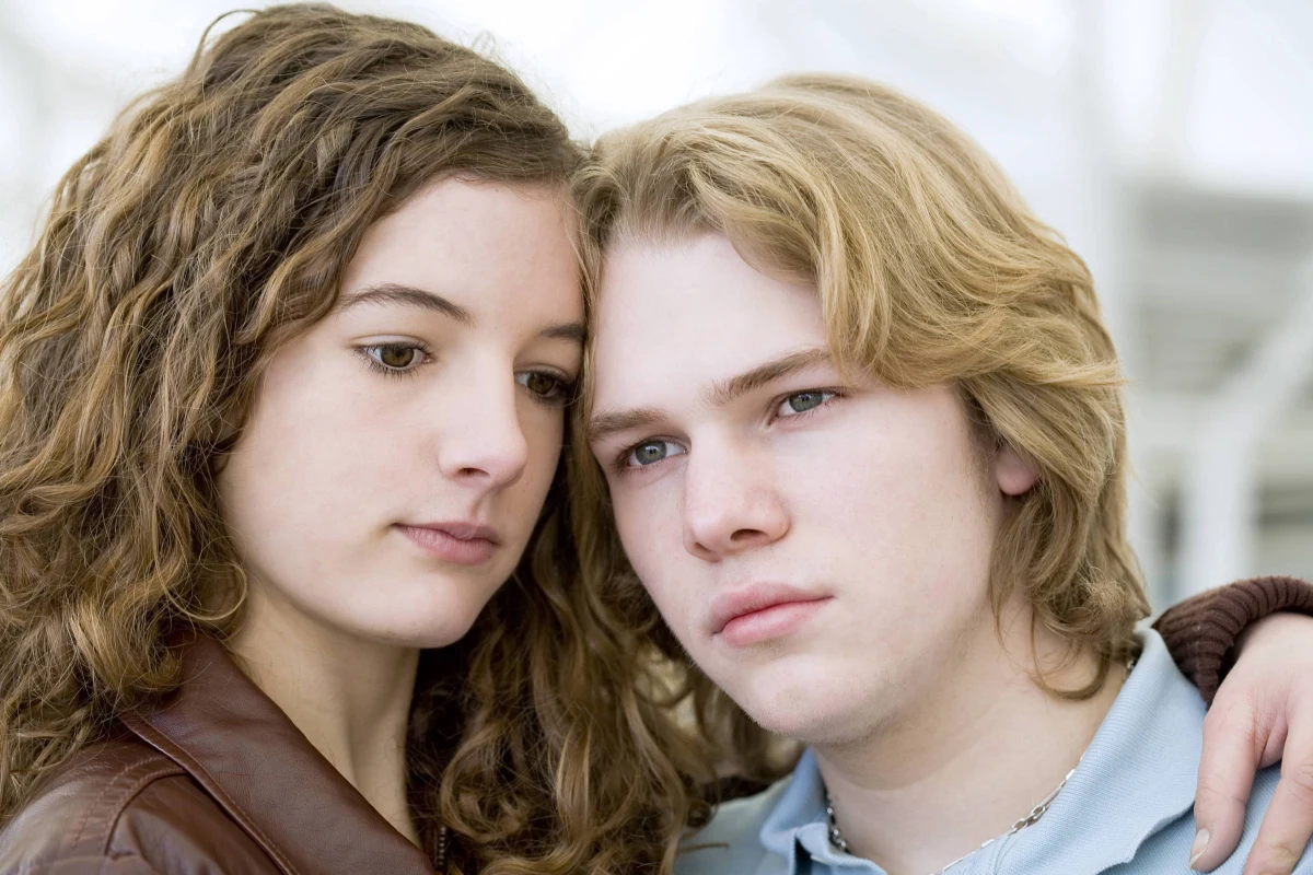 "Skutki wprowadzenia edukacji seksualnej na Zachodzie są przerażające, wręcz niewyobrażalne" – stwierdził w rozmowie z Polską Agencją Prasową biskup Marek Mendyk, przewodniczący Komisji Wychowania Katolickiego Konferencji Episkopatu Polski. "Przykład rodziców, którzy uciekają z niektórych krajów Europy z powodu seksualizacji dzieci i młodzieży jest dzisiaj przestrogą dla nas w Polsce. Rodzice chcą, aby przedszkola i szkoły były miejscem bezpiecznym i przyjaznym dzieciom i młodzieży" – dodał. 