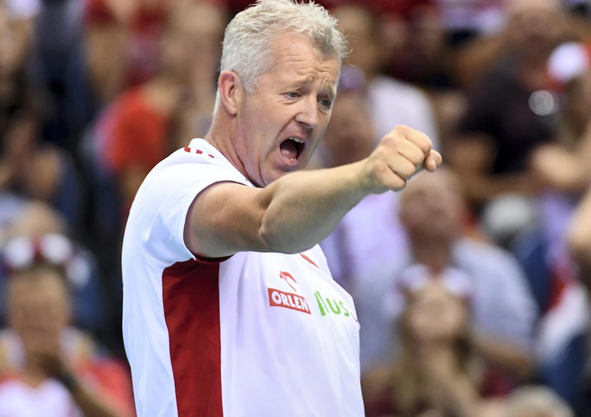 Znamy skład siatkarskiej reprezentacji Polski na zgrupowanie w Arłamowie. W Bieszczadach właśnie polscy zawodnicy będą przygotowywać się do jesiennych mistrzostw Europy. Vital Heynen swoimi decyzjami nie zaskoczył, choć jest jedna poważna zmiana w składzie.