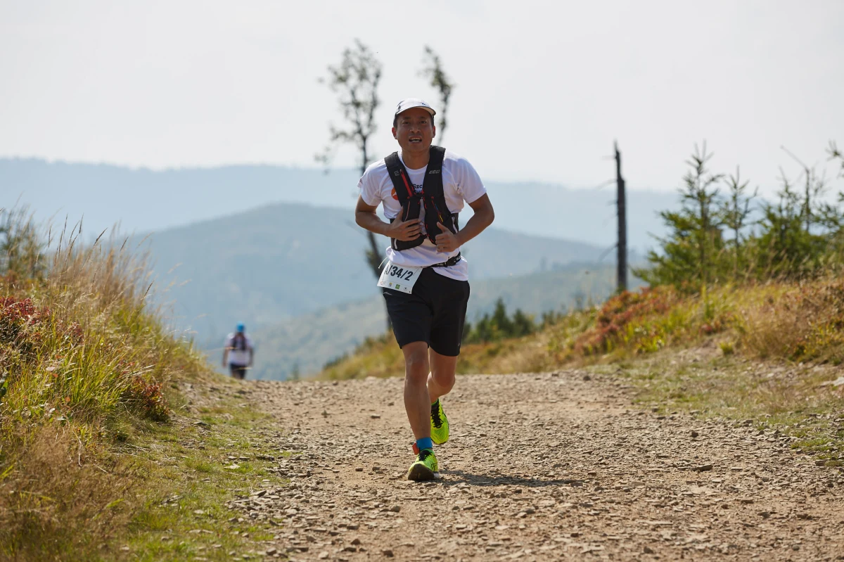 4 godziny i 18 minut wystarczyły najszybszej sztafecie na pokonanie dystansu 5x10 km podczas pierwszej edycji charytatywnej sztafety górskiej Szczyrk Business Run 2019. Bieg, który wystartował w sobotę z Hali Skrzyczeńskiej na terenie Szczyrk Mountain Resort, pomoże dwóm beneficjentom Fundacji Poland Business Run – Markowi, który stracił nogę w wypadku oraz Kubie, od urodzenia potrzebującemu rehabilitacji. 