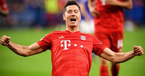 Robert Lewandowski został uznany najlepszym piłkarzem drugiej kolejki niemieckiej ekstraklasy przez magazyn "Kicker". Napastnik Bayernu Monachium, który popisał się hat-trickiem w sobotnim meczu z Schalke 04 Gelsenkirchen, trafił też do jedenastki weekendu.