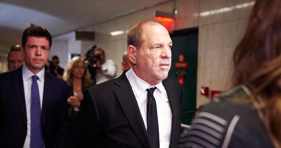 Proces byłego producenta hollywoodzkich filmów Harveya Weinsteina, oskarżonego o gwałty i nadużycia seksualne, odroczono do 6 stycznia z uwagi na pojawienie się nowych oskarżeń - podał w poniedziałek sąd na nowojorskim Manhattanie. Weinstein twierdzi, że jest niewinny.