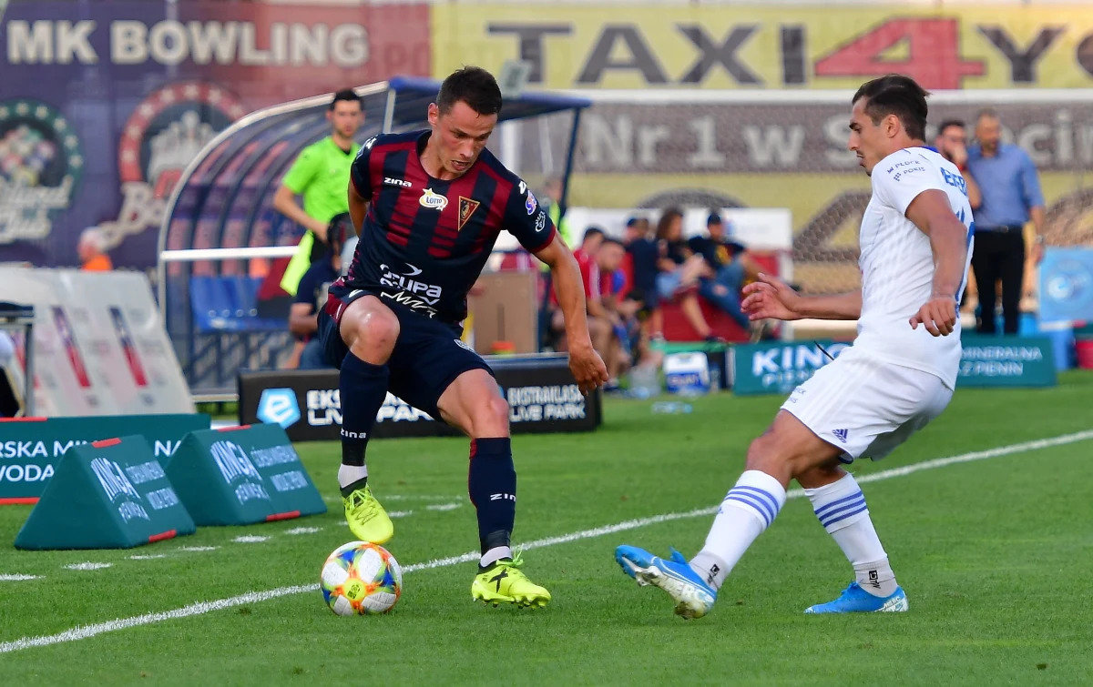 Pogoń Szczecin przegrała na własnym stadionie z Wisłą Płock 1:2. Trzy punkty dały podopiecznym Radosława Sobolewskiego awans na 13. pozycję w tabeli. Pogoń natomiast do spotkania ze Śląskiem Wrocław przystąpi jako wicelider.