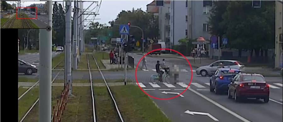 Policjanci z Torunia szukają rowerzysty, który wjechał w 86-latkę na przejściu dla pieszych. Dzień po wypadku kobieta zmarła w szpitalu. 
