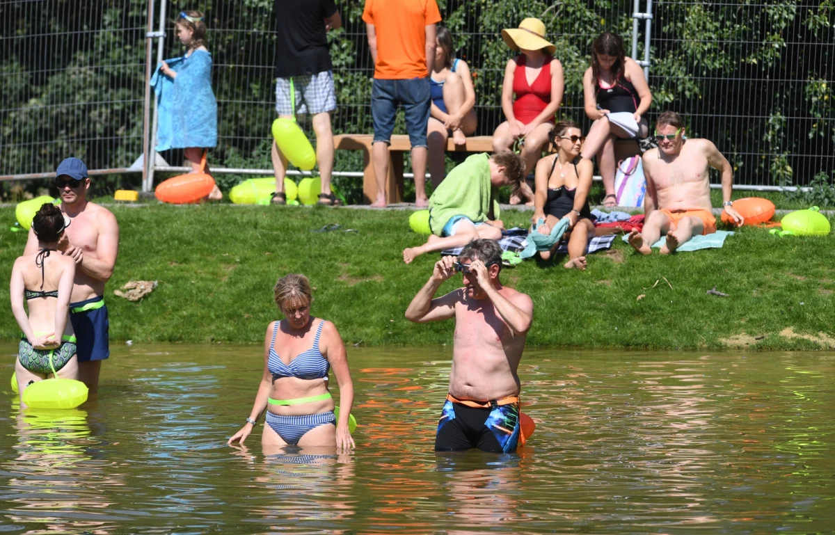Dla czternastu województw Instytut Meteorologii i Gospodarki Wodnej wydał ostrzeżenia przed upalną pogodą. Alerty nie obowiązują tylko w Podlaskiem i Lubelskiem. W zachodniej Polsce termometry mogą wskazywać nawet 33 stopnie C.